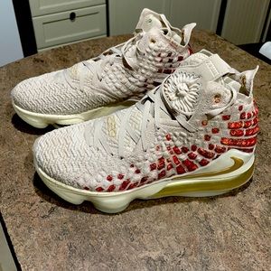 Men’s Nike Lebron’s size 6